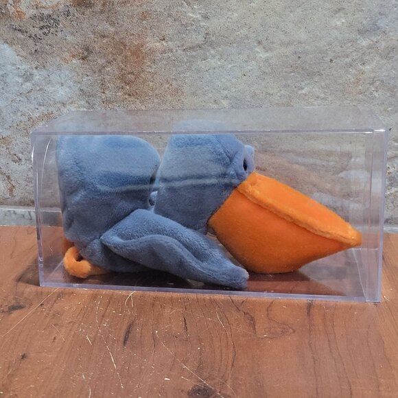 TY Beanie Babies Scoop The Pelican Plush 1996 Tag Protector Display Case - Picture 1 of 15